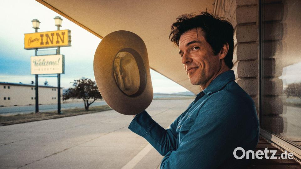 Auf seinem dritten Soloalbum "Thrasher" widmet sich Flowers von der Band The Killers dem Country-Genre. Bild: Chris Phelps/Island Records/dpa