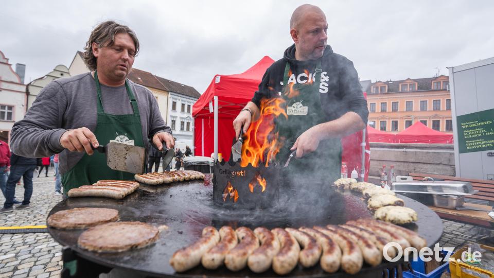 Auf Tachovs Marktplatz gibt es am 12. September wieder alle möglichen Spezialitäten. Bild: Matouš Horáček/Česko-bavorský spolek přátelství a spolupráce