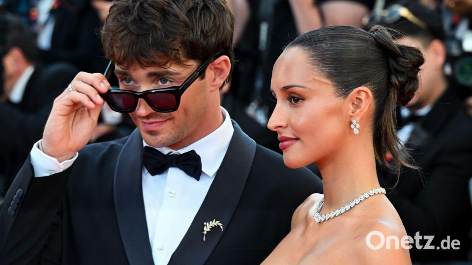 Erwarten sie ihr erstes gemeinsames Kind? Charles Leclerc (l) und Alexandra Leclerc. (Archivbild) Bild: Manuele Mangiarotti/IPA via ZUMA Press/dpa
