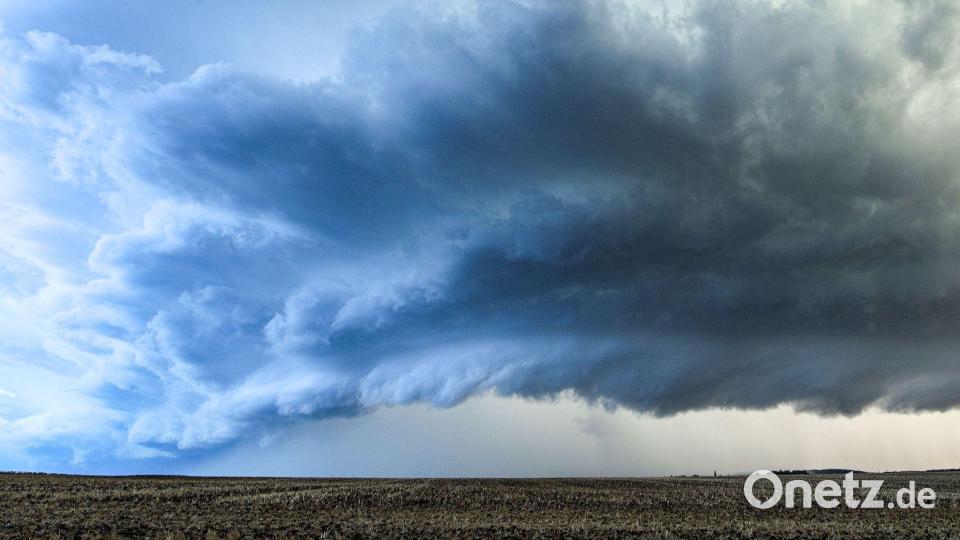 Eine Gewitterwolke zieht über Lich im mittelhessischen Landkreis Gießen. Bild: Alexander Wolf/onw-images/dpa
