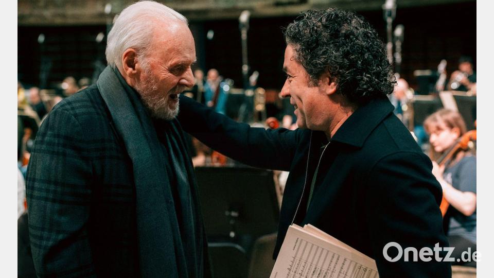 Ein Hollywood-Star und ein Star-Dirigent. Bild: Charlie Gray/dpa