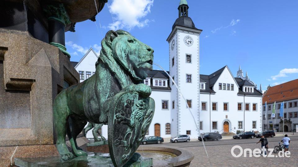 Blick auf das historische Rathaus am Obermarkt in Freiberg. (Archivbild) Bild: Hendrik Schmidt/dpa