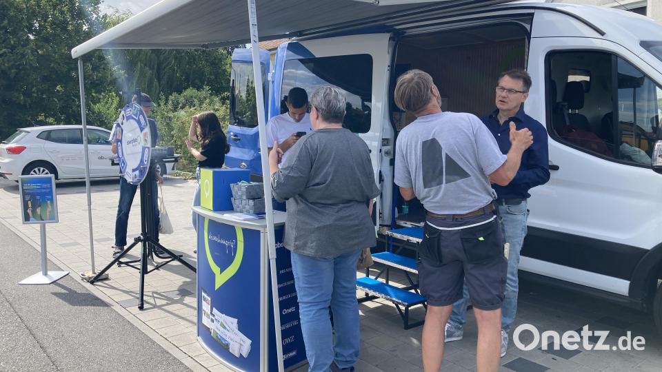 In Vilseck kamen Onetz- und Zeitungsleser ins Gespräch mit den Reportern, die tagtäglich Geschichten finden und schreiben. Bild: Stefanie Swann