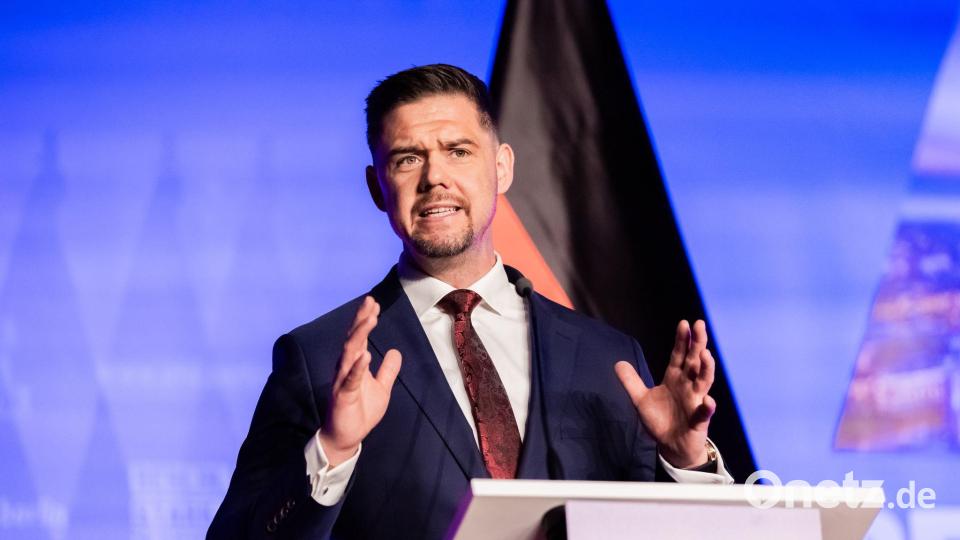Hannes Gnauck, AfD-Bundestagsabgeordneter und seit Juli auch Bundesschatzmeister der AfD, kümmert sich um die „Schwarz-Rot-Gold-Akademie“ der Partei. Bild: Christoph Soeder/dpa