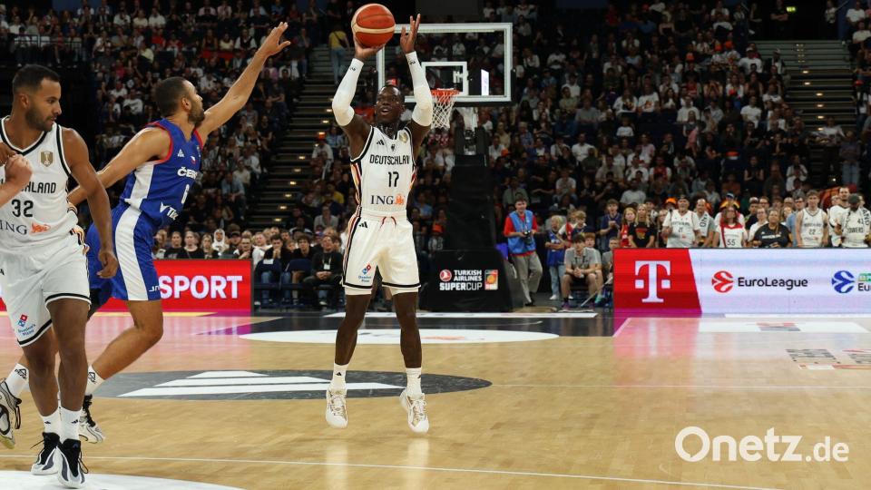 Dennis Schröder und Co. hatten viel Spaß beim Supercup. Bild: Matthias Stickel/dpa
