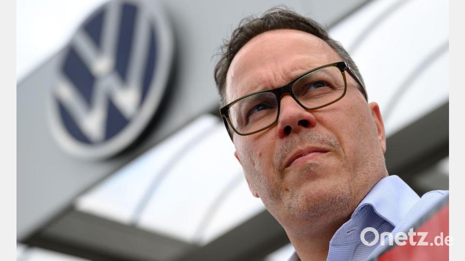 Sachsens Wirtschaftsminister Dirk Panter bringt zum Erhalt der Automobilindustrie in Zwickau ein Joint Venture von VW mit chinesischen Herstellern vor (Archivbild) Bild: Hendrik Schmidt/dpa