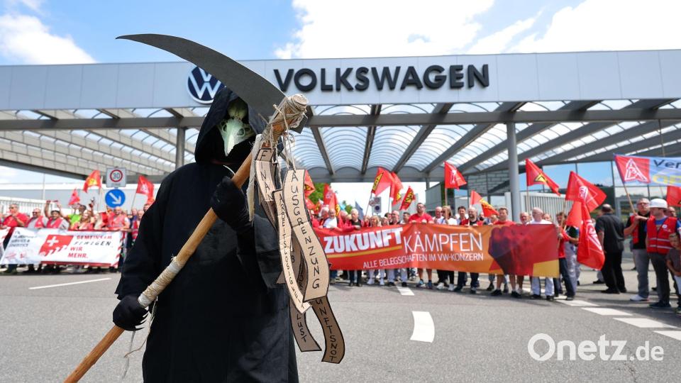 Verunsicherte Beschäftigte: Welche Zukunft hat der Automobilbau in Zwickau? (Archivbild) Bild: Jan Woitas/dpa