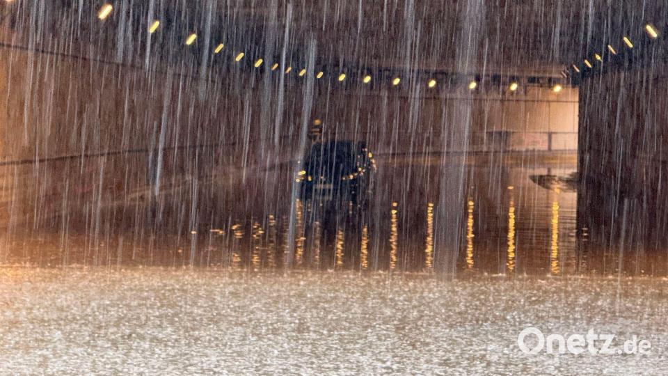 Der DWD warnt vor heftigem Starkregen (Archivbild). Bild: Ferdinand Merzbach/NEWS5/dpa