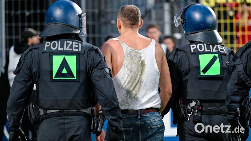 Die Polizei meldete mehrere Festnahmen. Bild: Uwe Anspach/dpa