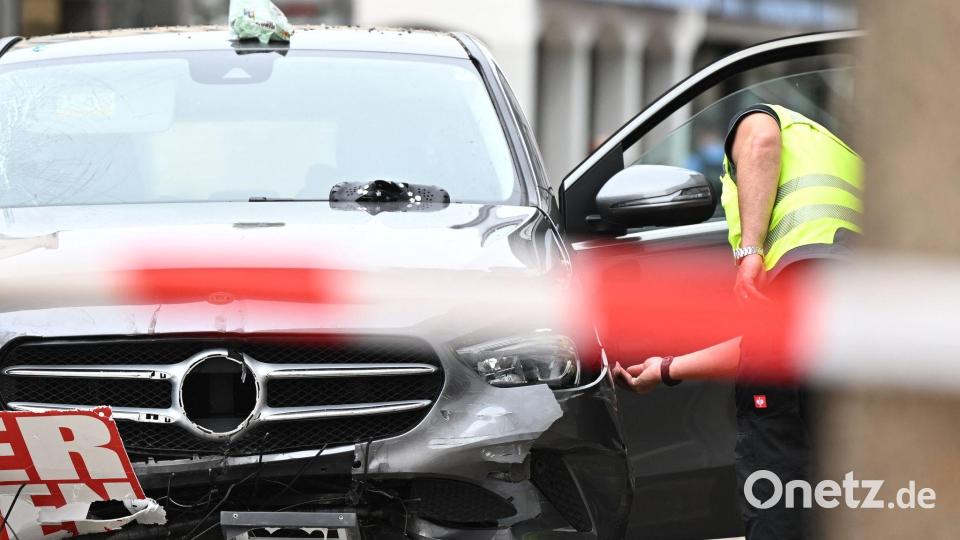 Auto rast durch Fußgängerzone in Hofgeismar Bild: Florian Wiegand/dpa