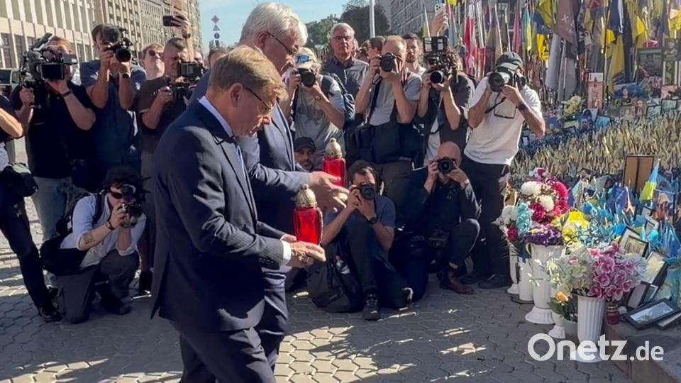 Außenminister Wadephul besuchte mit seinem ukrainischen Amtskollegen Andrij Sybiha auch die nationale Gedenkstätte für Gefallene auf dem Maidan. Bild: Michael Fischer/dpa