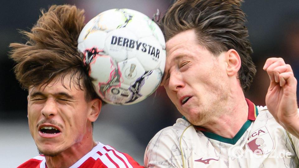 Im Pokalspiel zwischen Cottbus und Augsburg ging es ordentlich zur Sache. Bild: Robert Michael/dpa