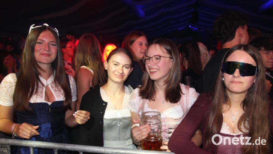 Die Vorfreude ist groß, die Party kann beginnen. Bild: Konrad Rosner