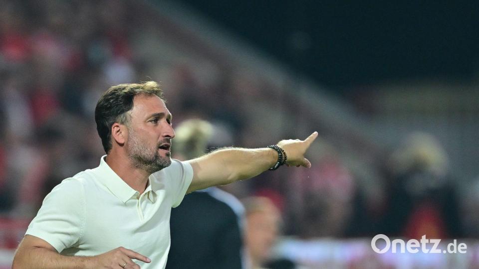 Bayern-Coach Barcala sieht noch Verbesserungspotenzial bei den Münchnerinnen. Bild: Sebastian Christoph Gollnow/dpa