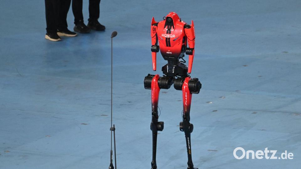 Roboter „Blitz“ hat den 100-Meter-Rekord von Usain Bolt unterboten. Bild: Johannes Neudecker/dpa