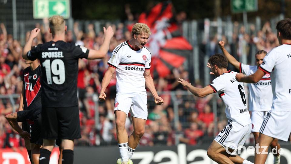 FCN-Profi Piet Scobel (m) feierte seinen Treffer zum 1:0. Bild: Fabian Strauch/dpa
