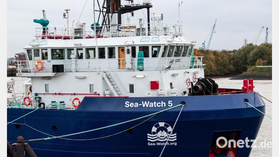 Die „Sea-Watch 5“ wurde von den italienischen Behörden für 45 Tage festgesetzt. (Foto: Archiv) Bild: Daniel Bockwoldt/dpa