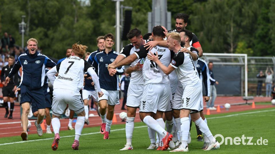Jeddeloh II jubelt über den DFB-Pokal-Coup. Bild: Carmen Jaspersen/dpa