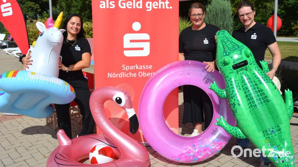 Mit dabei die Sparkasse Nördliche Oberpfalz, die die Veranstaltung nicht nur finanziell, sondern mit Gewinnspielen udn schönen Preisen bereicherte. Bild: Josef Rosner