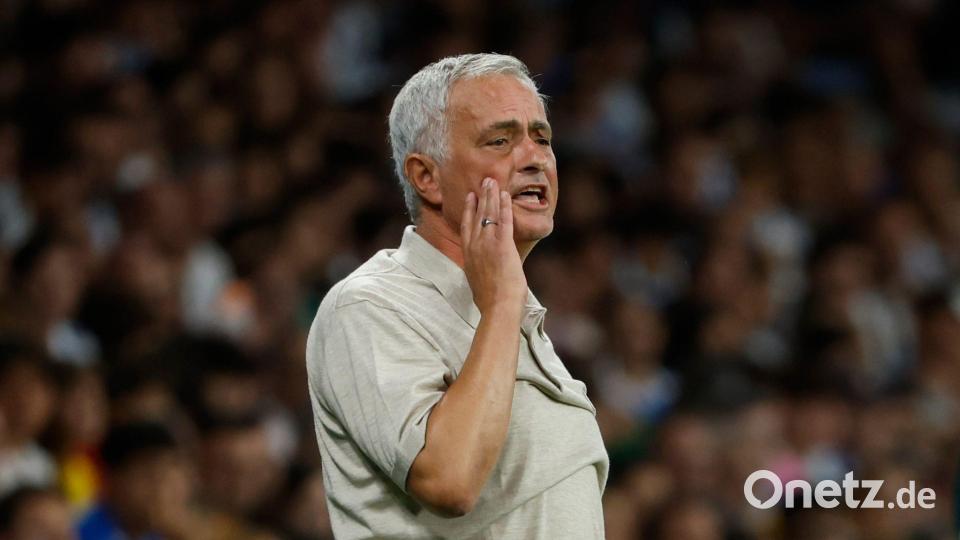 Real Madrids Cheftrainer José Mourinho stärkt seinem Offensivstar Vinícius Júnior den Rücken. Bild: Joan Monfort/AP/dpa