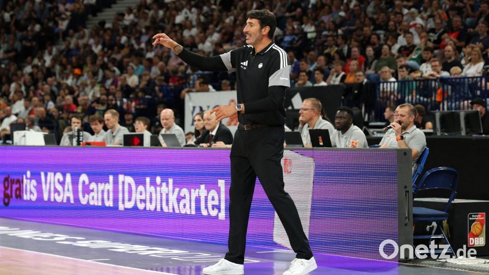 Bundestrainer Alex Mumbrú steht im kommenden Jahr vor einer schweren Kaderzusammenstellung. Bild: Matthias Stickel/dpa