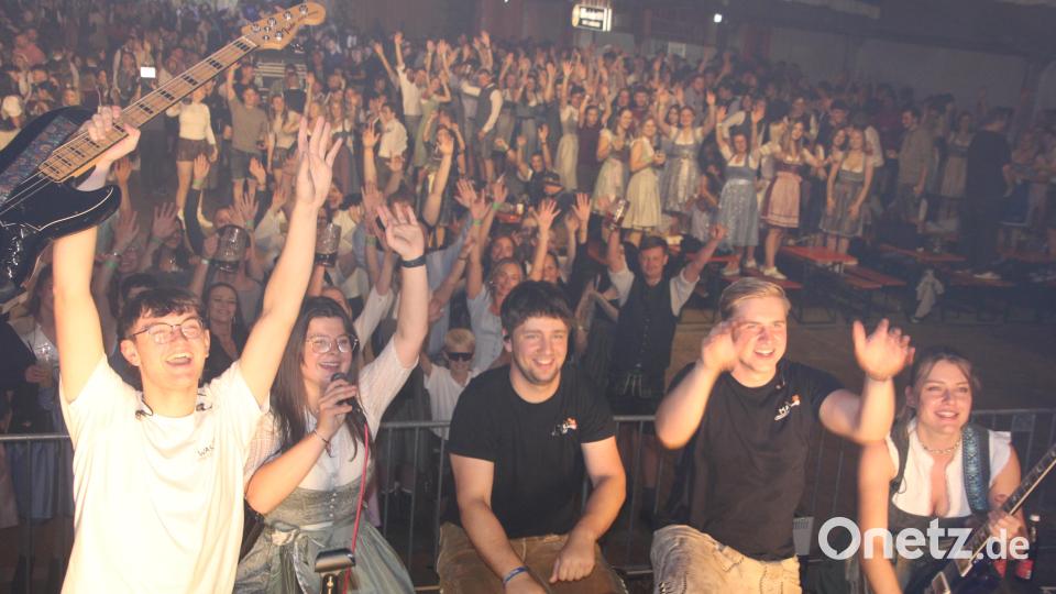 "Aufzundn" genoss den Abend in Floss und verabschiedete sich von den sicherlich vielen neuen Fans. Bild: Konrad Rosner