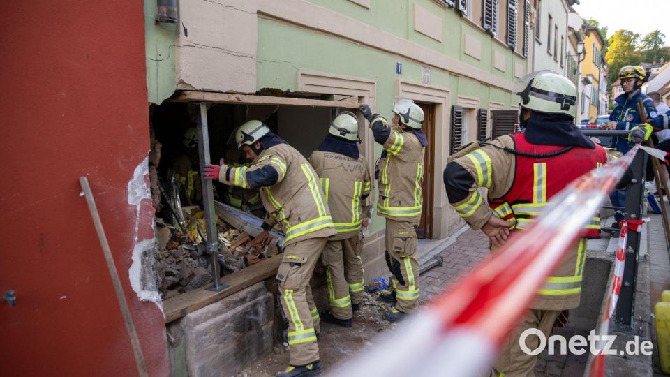 In Bamberg ist ein Auto in eine Hauswand gefahren. Bild: Pia Bayer/dpa