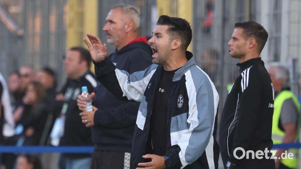 Trainer Alper Kayabunar (M) hat Hochachtung vor der Leistung seiner Münchner. Bild: Karl-Josef Hildenbrand/dpa