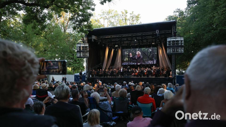 Das Bayreuther Festspielorchester tritt zweimal in der Spielzeit bei einem Open-Air auf. Nun geht es nach Spanien. (Archivbild) Bild: Daniel Löb/dpa