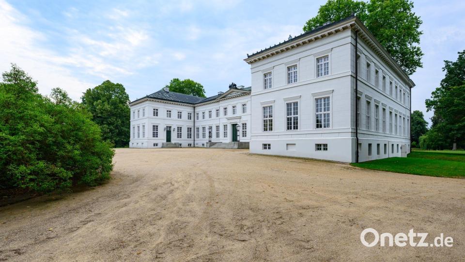 Schloss Neuhardenberg: Hier findet am Dienstag und Mittwoch die Kabinettsklausur statt. (Archivbild) Bild: Patrick Pleul/dpa