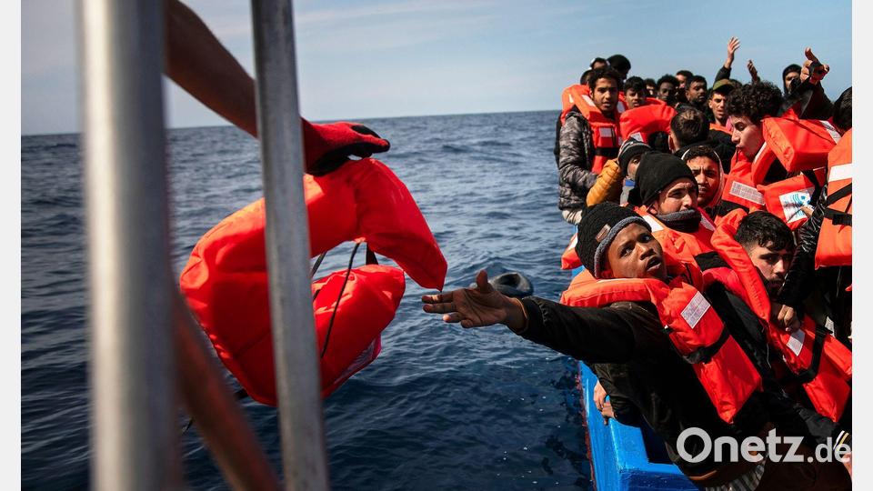 Auf dem Mittelmeer geraten immer wieder Flüchtlinge in Seenot. Bild: Maria Giulia Trombini/Sea-Watch/dpa