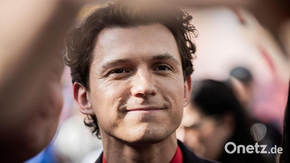 Spielt direkt in beiden Filmen des Sommers mit: Tom Holland ist momentan in „Spider-Man: Brand New Day“ sowie in „Die Odyssee“ zu sehen. (Archivbild) Bild: Christoph Soeder/dpa