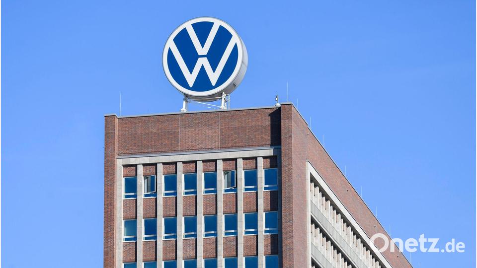 Bei VW gibt es große Unruhe. (Archivbild) Bild: Julian Stratenschulte/dpa
