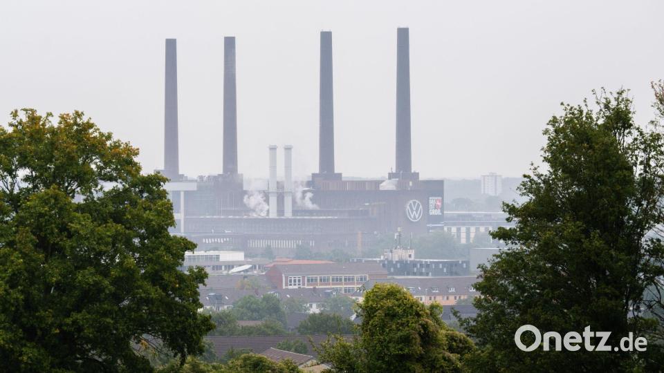 Trübe Stimmung bei Volkswagen. Können die geplanten Betriebsversammlungen Aufhellung bringen? Bild: Julian Stratenschulte/dpa
