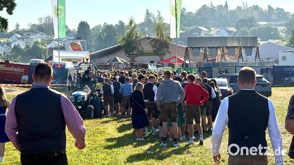 Der Frühschoppen ist für viele Besucher der Flosser Kirwa das absolute Highlight. Bild: Gabi Schönberger