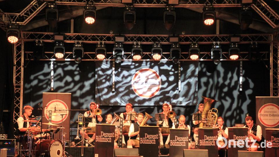 "Böhmisch Dezent" auf der Bühne der Flosser Kirwa, nun bereits zum vierten Mal. Bild: Konrad Rosner