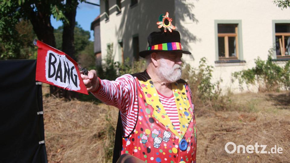 Der Auftritt des Zauberers "Wobby" war eine Premiere auf dem "O'schnitt" in Gumpen bei Falkenberg. Bild: Werner Robl
