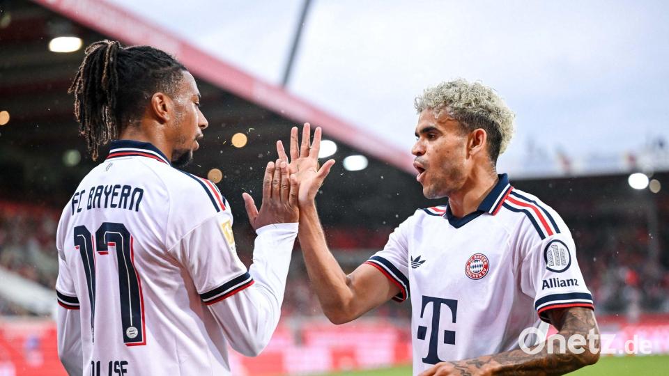 Michael Olise (l) und Luis Díaz - zwei erstklassige Eberl-Einkäufe. (Archivbild) Bild: Harry Langer/DeFodi/dpa/dpa