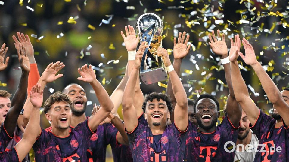 Nathaniel Brown mit dem Supercup - der Neuzugang legt in München einen Topstart hin. Bild: Federico Gambarini/dpa
