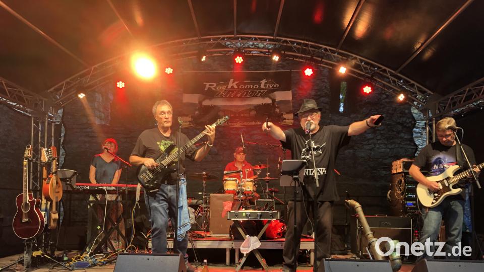 Die Band Rockomotive-Breath bei einem Auftritt. Bild: Toni Multrus