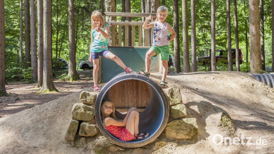 Auf dem Waldspielplatz gibt es viele Abenteuer zu erleben. Bild: Oberpfälzer Wald, Norbert Eimer