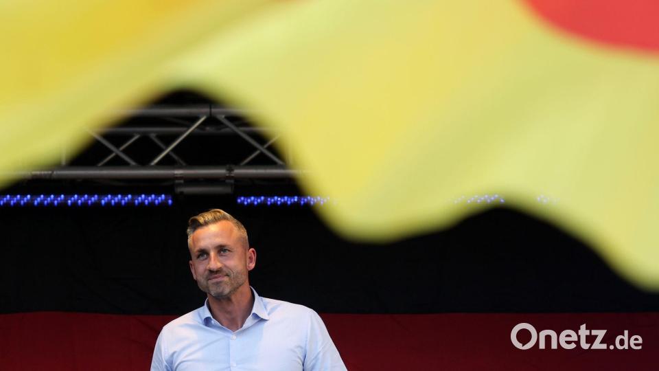 Ulrich Siegmund, AfD-Spitzenkandidat für die Landtagswahl in Sachsen-Anhalt, spricht bei einer Wahlkampfveranstaltung auf dem Marktplatz von Naumburg (Saale). Bild: Jan Woitas/dpa