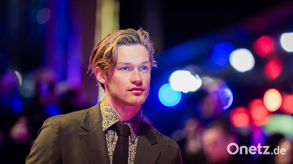 Damian Hardung ist Star der Romanze „Maxton Hall“. Bild: Christoph Soeder/dpa