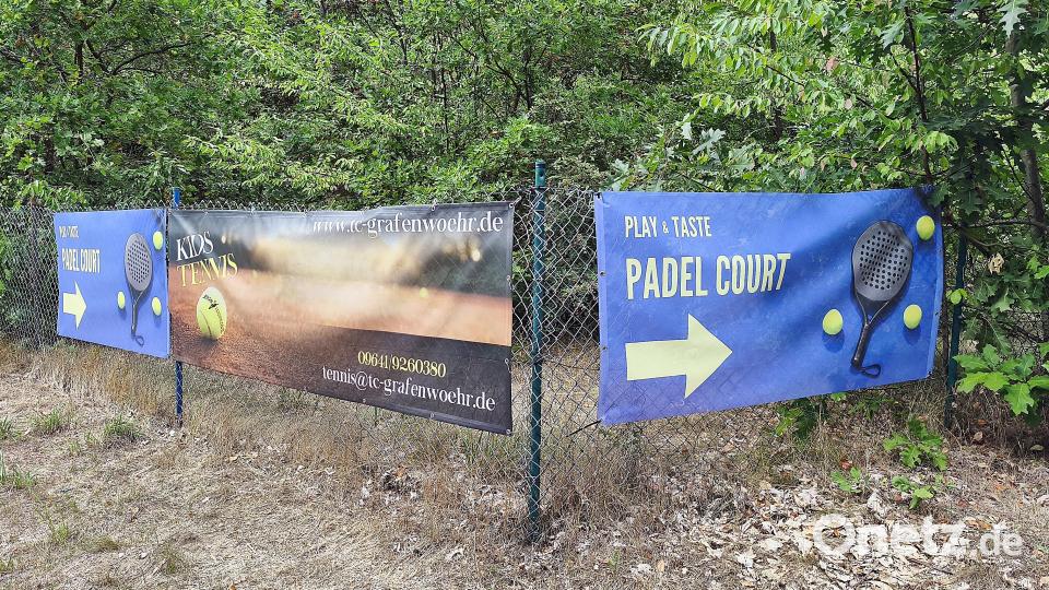 Die Ausschilderung zum neuen Court ist nun auch von der Kreisstraße zu sehen. Bild: Jürgen Masching