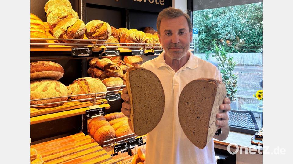 Geteiltes Brot - kein Glück: Ein Kunde beschwerte sich bei Bäckermeister Breitner über eine zu zehn Gramm leichte Hälfte. Bild: Bäckerei Breitner/Bäckerei Breitner/dpa/dpa
