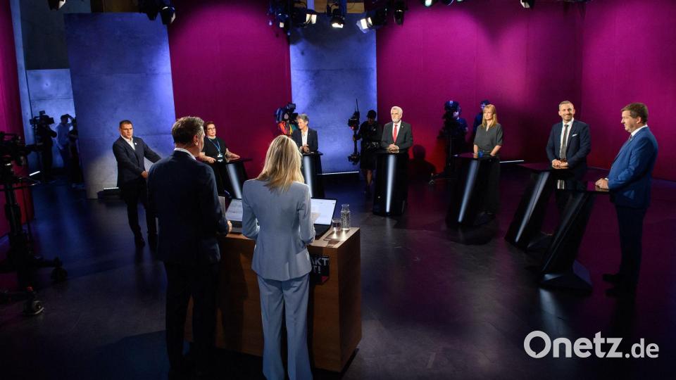 Nach dem Duell wurde die Runde um weitere Spitzenkandidaten erweitert. Bild: Klaus-Dietmar Gabbert/dpa