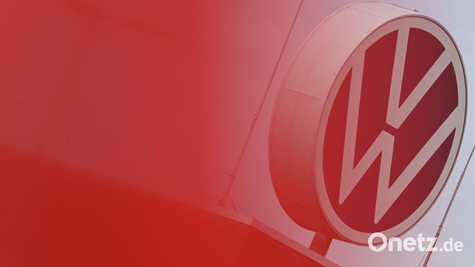 Das VW-Werk in Emden gilt trotz der Umstellung auf E-Mobilität als gefährdet. Bild: Lars Penning/dpa