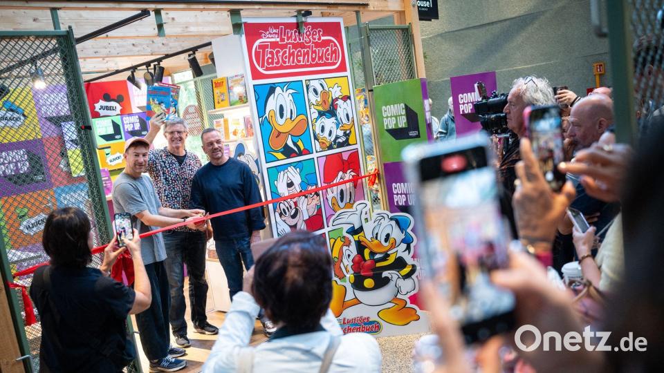 Das 75. Jubiläum wird nicht nur mit einer Sonderausgabe gefeiert, sondern auch mit einem Pop-up-Store im Bikini Berlin. Bild: Sebastian Christoph Gollnow/dpa