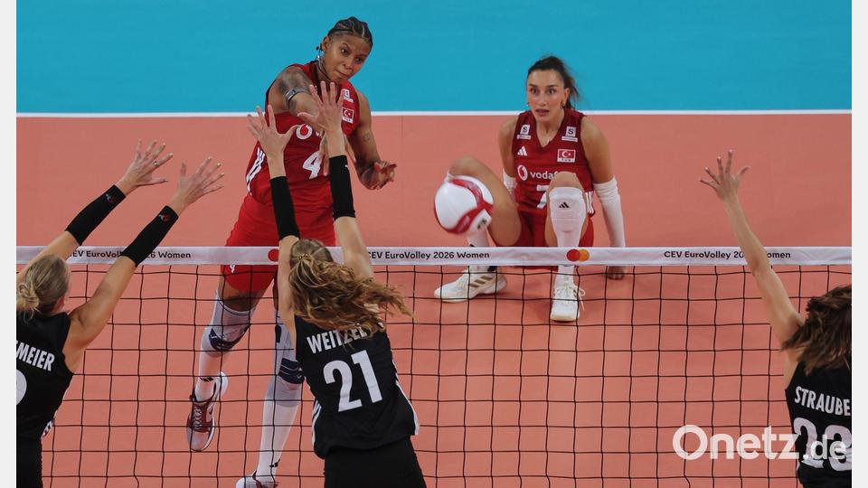 Das deutsche Team bot den Europameisterinnen Paroli. Bild: Uncredited/AP/dpa