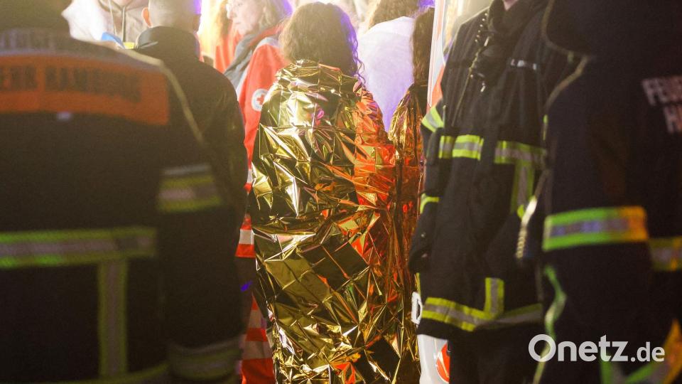 Insgesamt 23 Menschen hatten über Stunden in dem Fahrgeschäft ausharren müssen. Bild: Bodo Marks/dpa